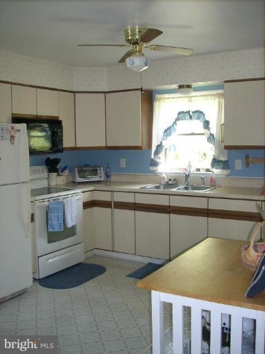 23642 Myrtle Point Road California, MD 20619 - Photo 4 of 21 Kitchen