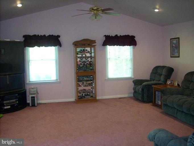 23642 Myrtle Point Road California, MD 20619 - Photo 5 of 21 Family Room