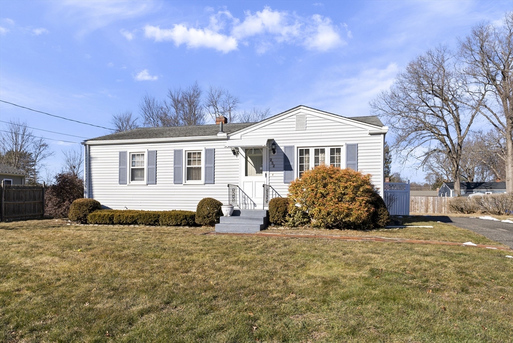 252 Mallowhill Road Springfield, MA 01129 - Photo 1 of 38