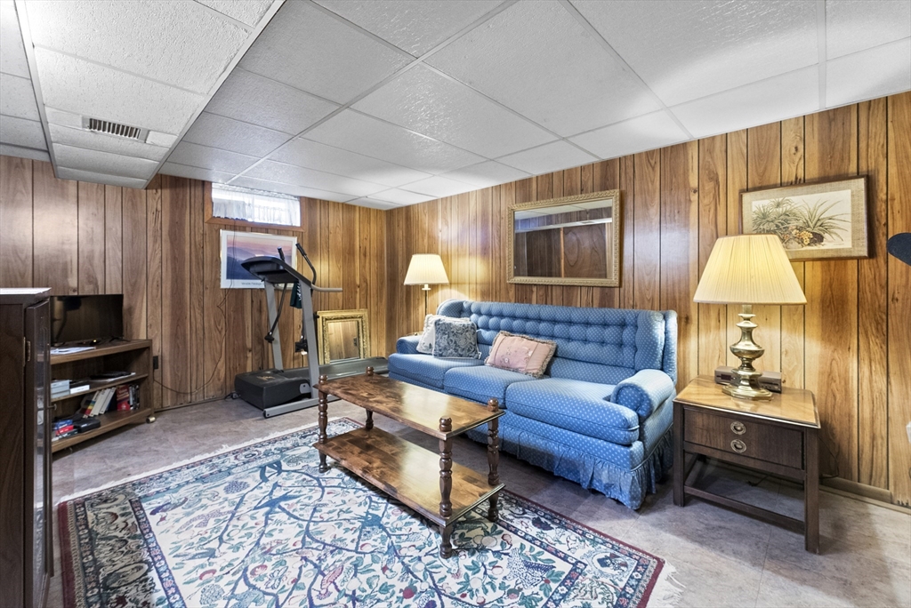 252 Mallowhill Road Springfield, MA 01129 - Photo 25 of 38