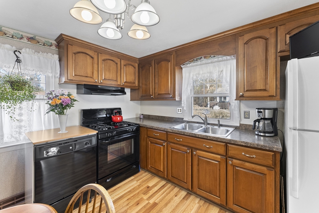 252 Mallowhill Road Springfield, MA 01129 - Photo 7 of 38