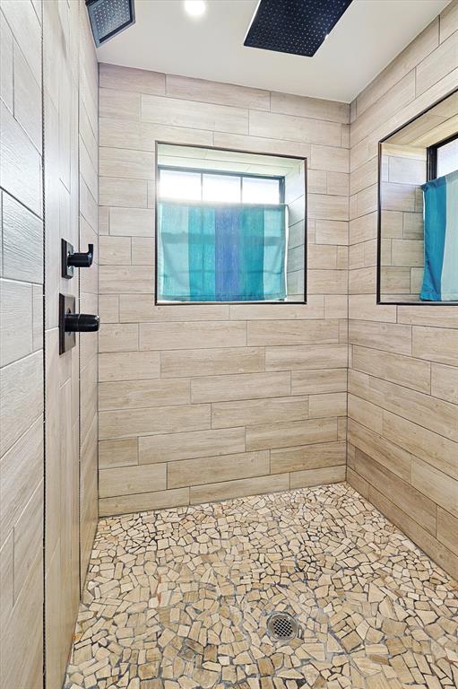 7185 Mesquite Ridge Sanger, TX 76266 - Photo 20 of 40 Bathroom with tiled shower