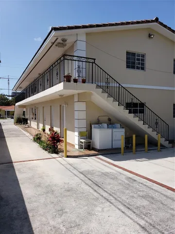 a view of a house with sitting area