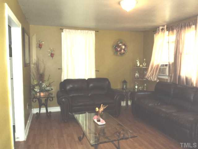 913 South State Street Raleigh, NC 27601 - Photo 3 of 7 Living Room
