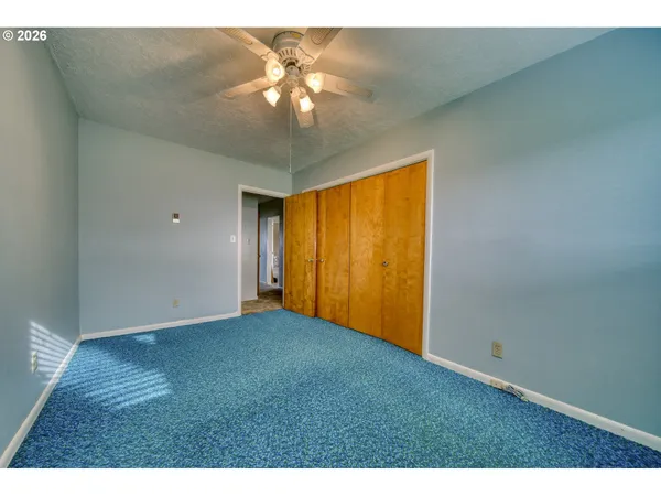 a view of livingroom with furniture