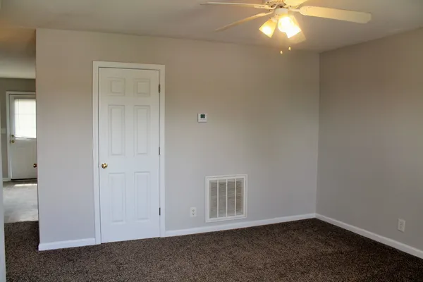 $850 | 940 Kingsbury Drive, Unit B, Clarksville, TN 37040