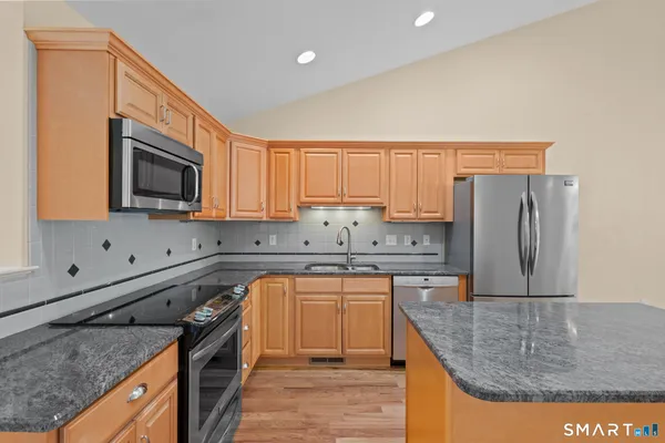 $415,000 | 22 Commonway Drive, Unit 22, Brooklyn, CT 06234