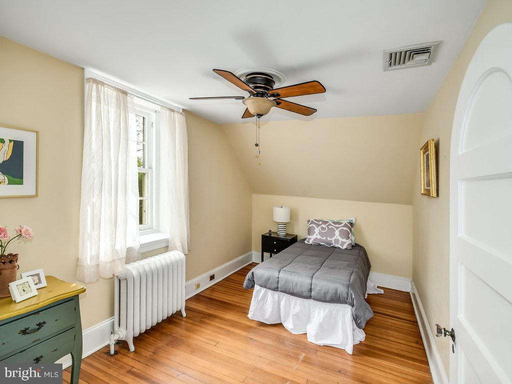 121 Bleddyn Road Ardmore, PA 19003 - Photo 33 of 40 Third Floor Bedroom
