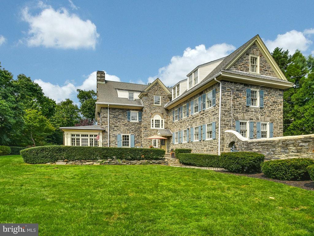 121 Bleddyn Road Ardmore, PA 19003 - Photo 36 of 40 Side Yard looking toward the Stone Terrace