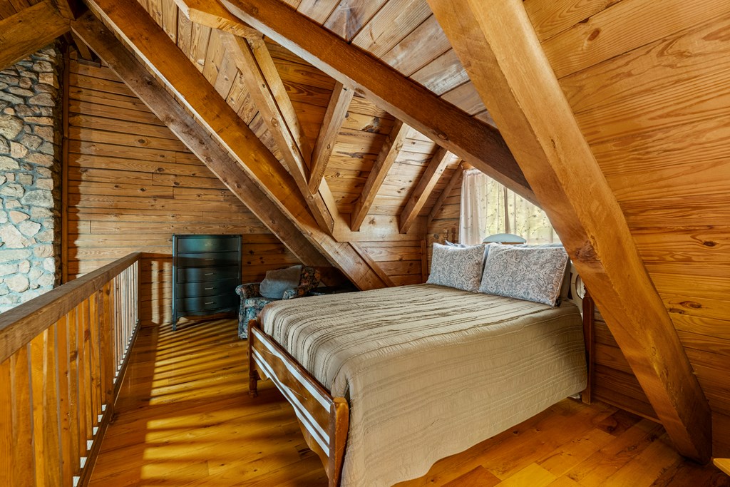 299 South L Street Hamilton, GA 31811 - Photo 19 of 36 a balcony with wooden floor