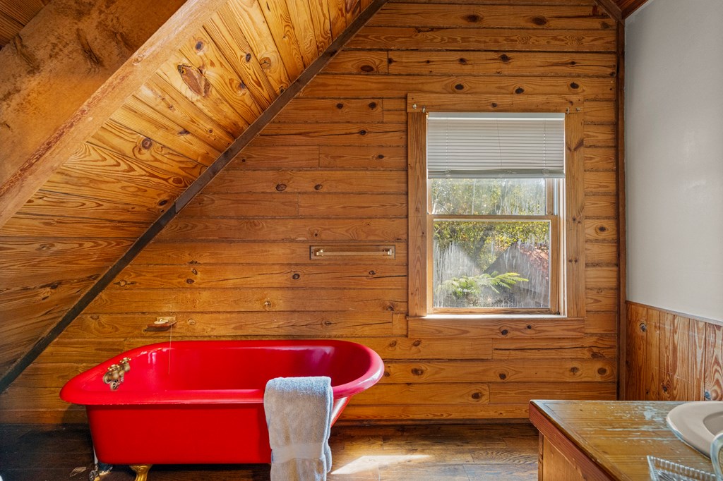 299 South L Street Hamilton, GA 31811 - Photo 20 of 36 a view of a balcony with chair and wooden floor