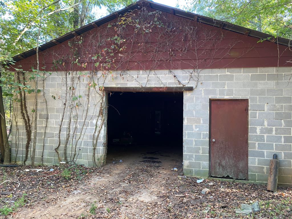 299 South L Street Hamilton, GA 31811 - Photo 29 of 36 a backyard of a house with lots of green space