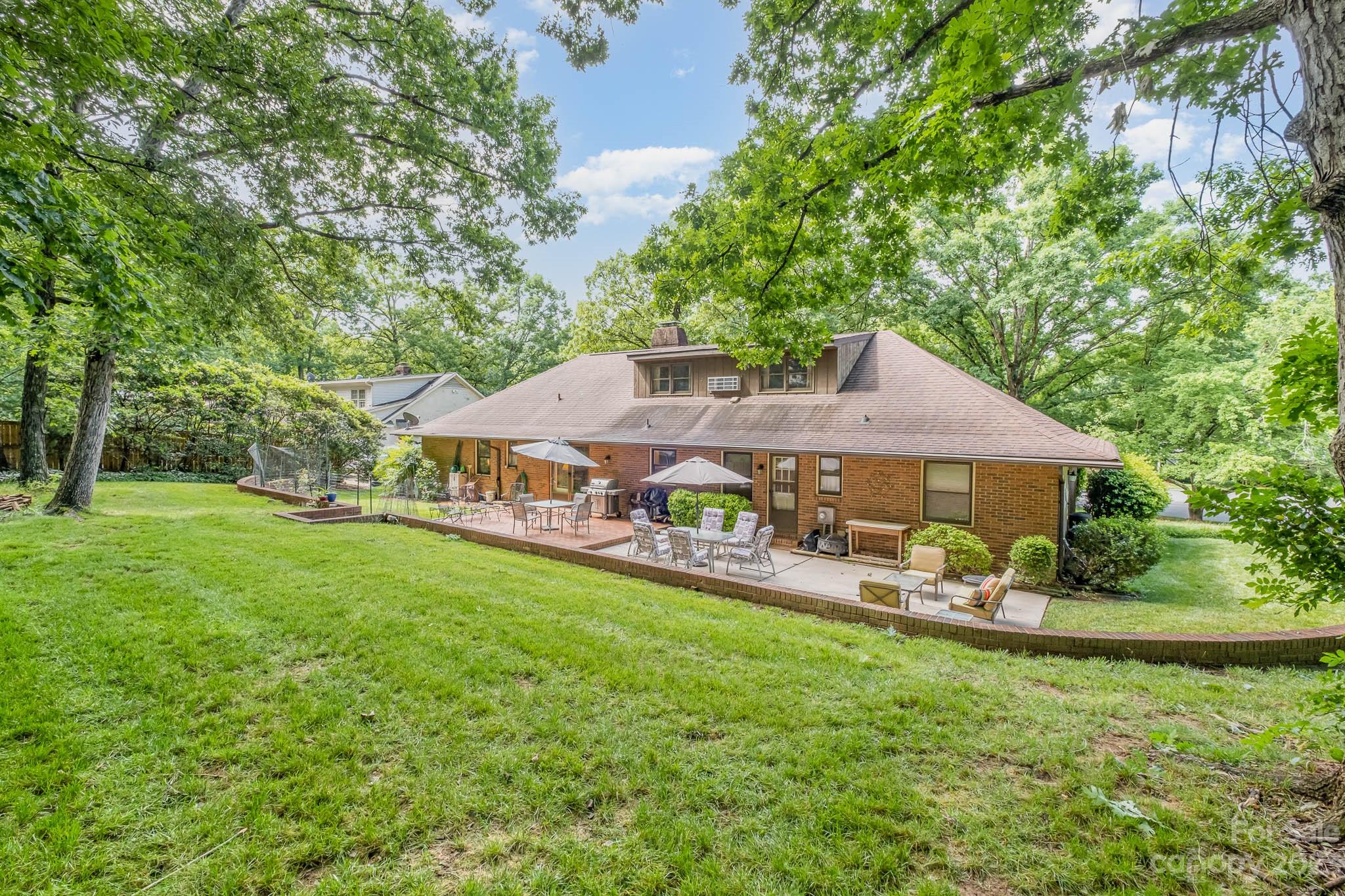 5901 Gate Post Road Charlotte, NC 28211 - Photo 2 of 41