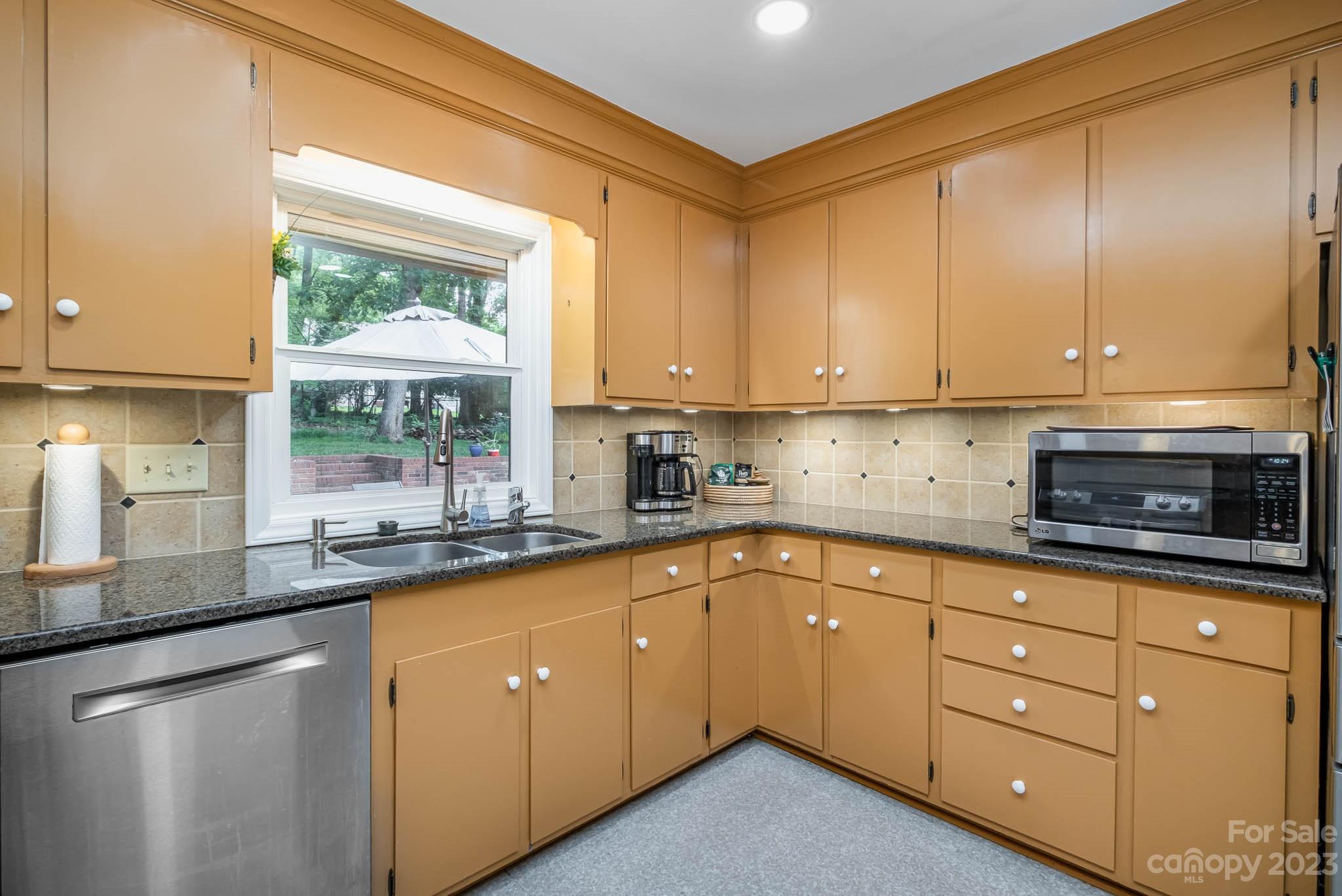 5901 Gate Post Road Charlotte, NC 28211 - Photo 5 of 41