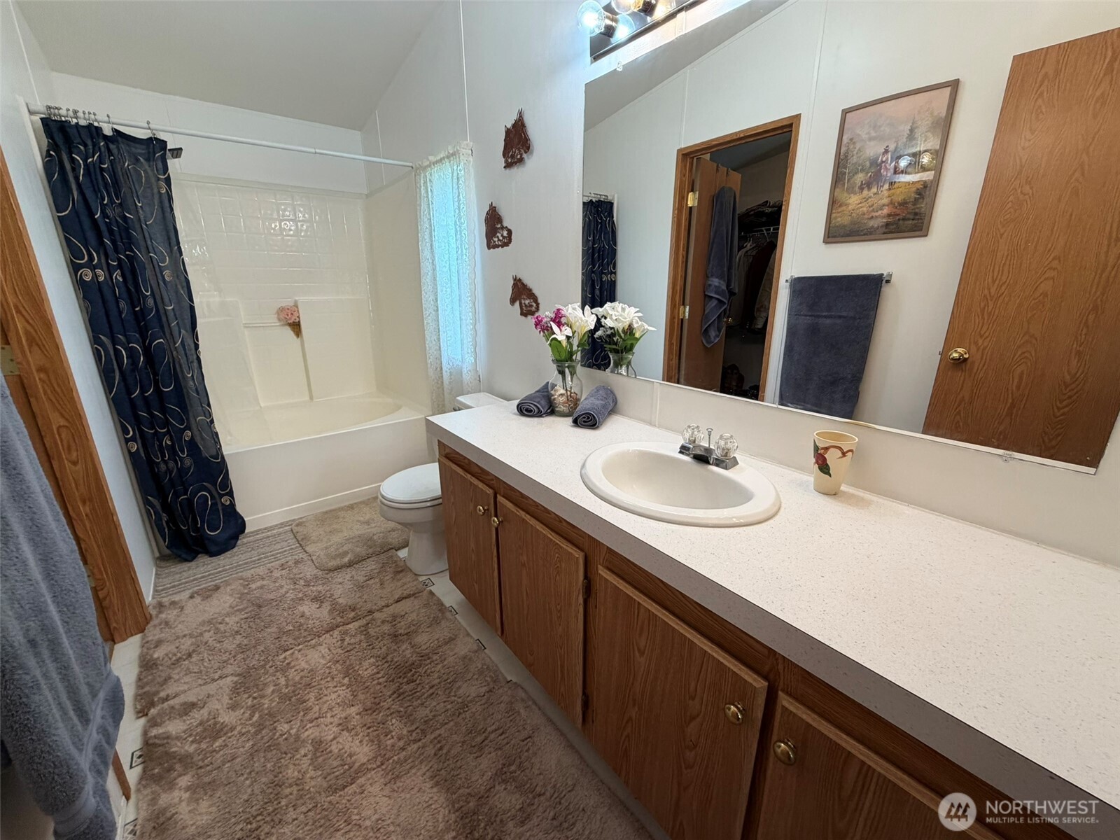 17 Rustemeyer Road, Unit 19 Aberdeen, WA 98520 - Photo 14 of 39 a bathroom with a sink a toilet a mirror and shower