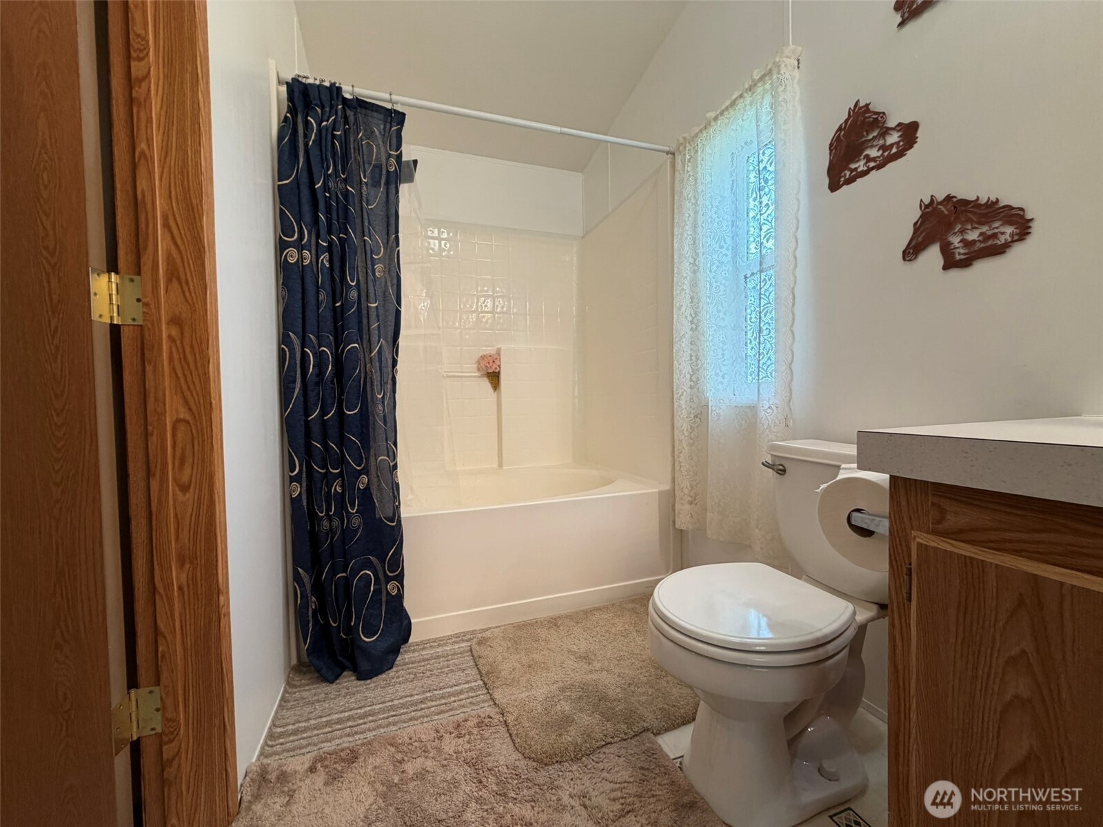 17 Rustemeyer Road, Unit 19 Aberdeen, WA 98520 - Photo 15 of 39 a bathroom with a toilet and a shower