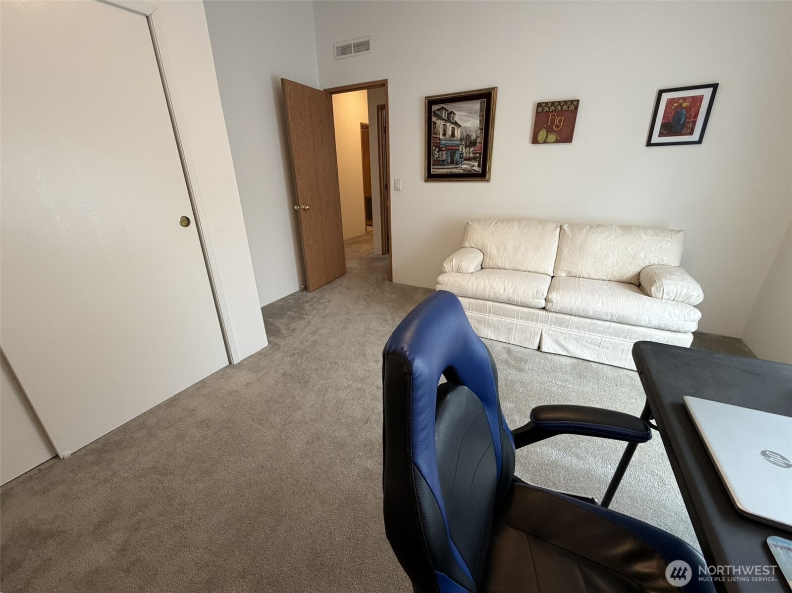 17 Rustemeyer Road, Unit 19 Aberdeen, WA 98520 - Photo 22 of 39 a view of a livingroom with furniture and wooden floor