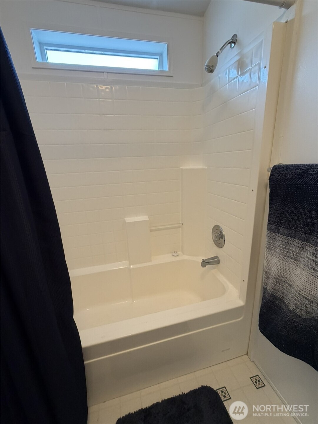 17 Rustemeyer Road, Unit 19 Aberdeen, WA 98520 - Photo 26 of 39 a bathroom with a bathtub and a shower