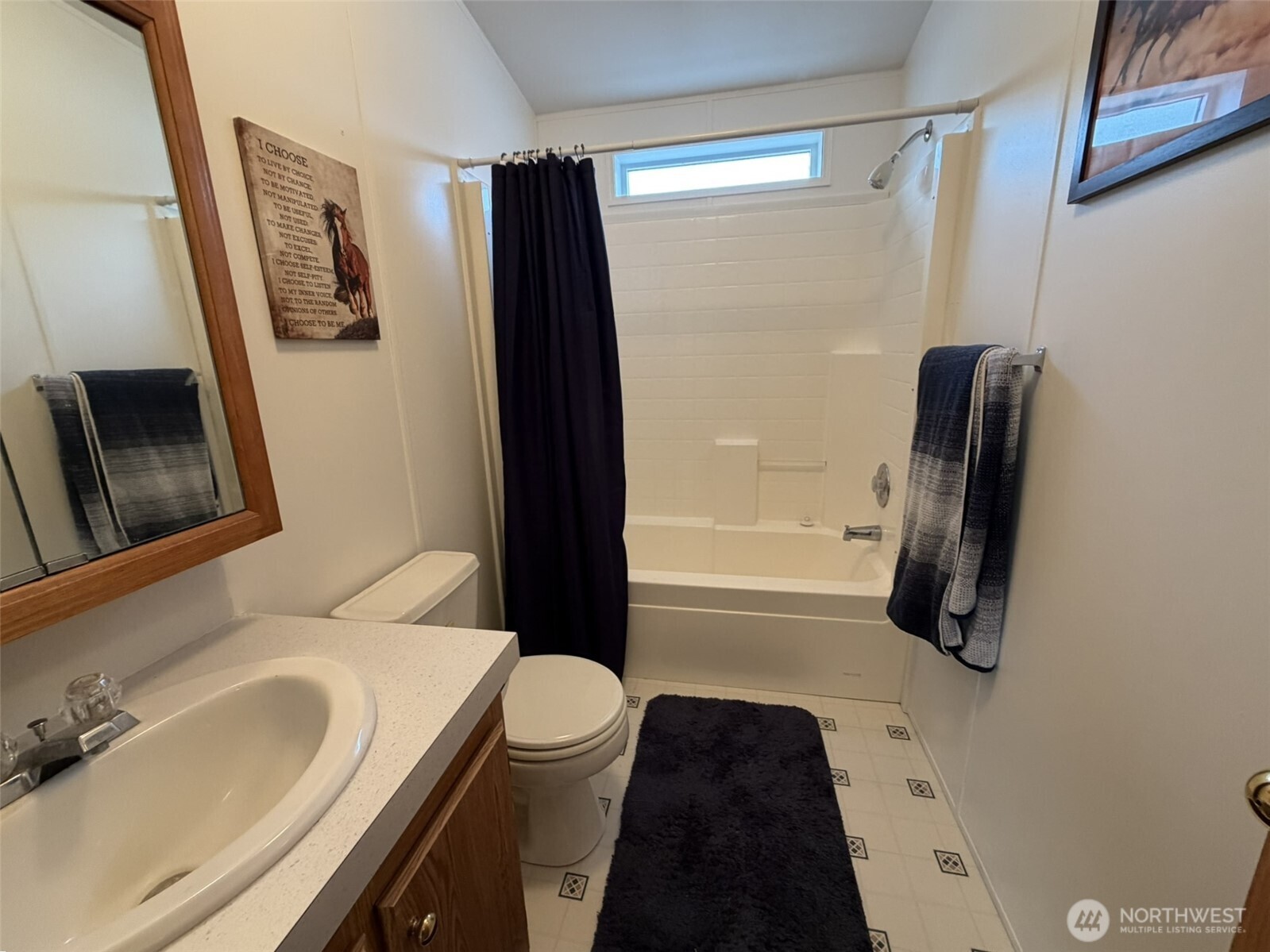 17 Rustemeyer Road, Unit 19 Aberdeen, WA 98520 - Photo 27 of 39 a bathroom with a sink toilet and shower