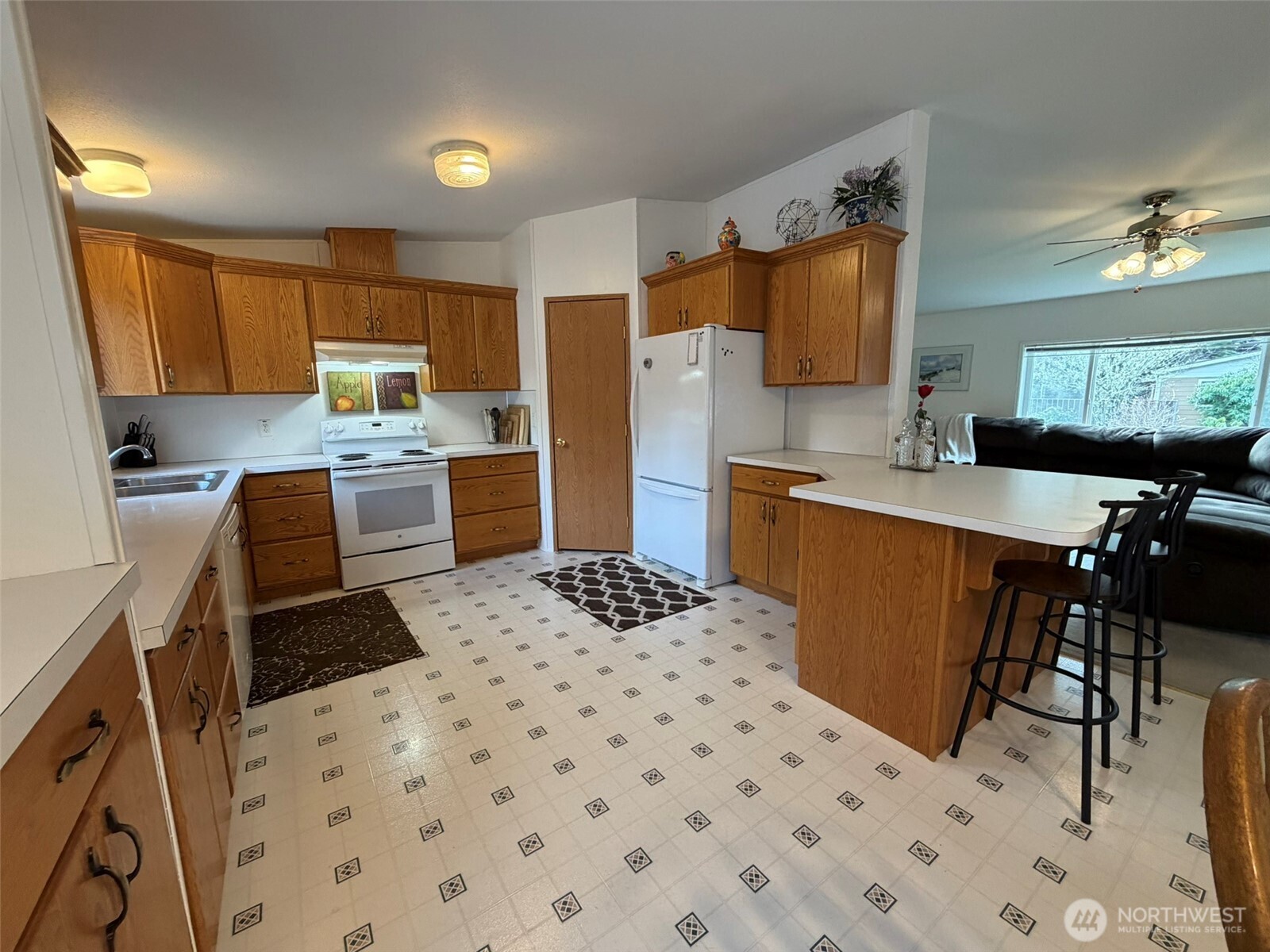 17 Rustemeyer Road, Unit 19 Aberdeen, WA 98520 - Photo 9 of 39 a kitchen with a sink a stove a refrigerator and cabinets