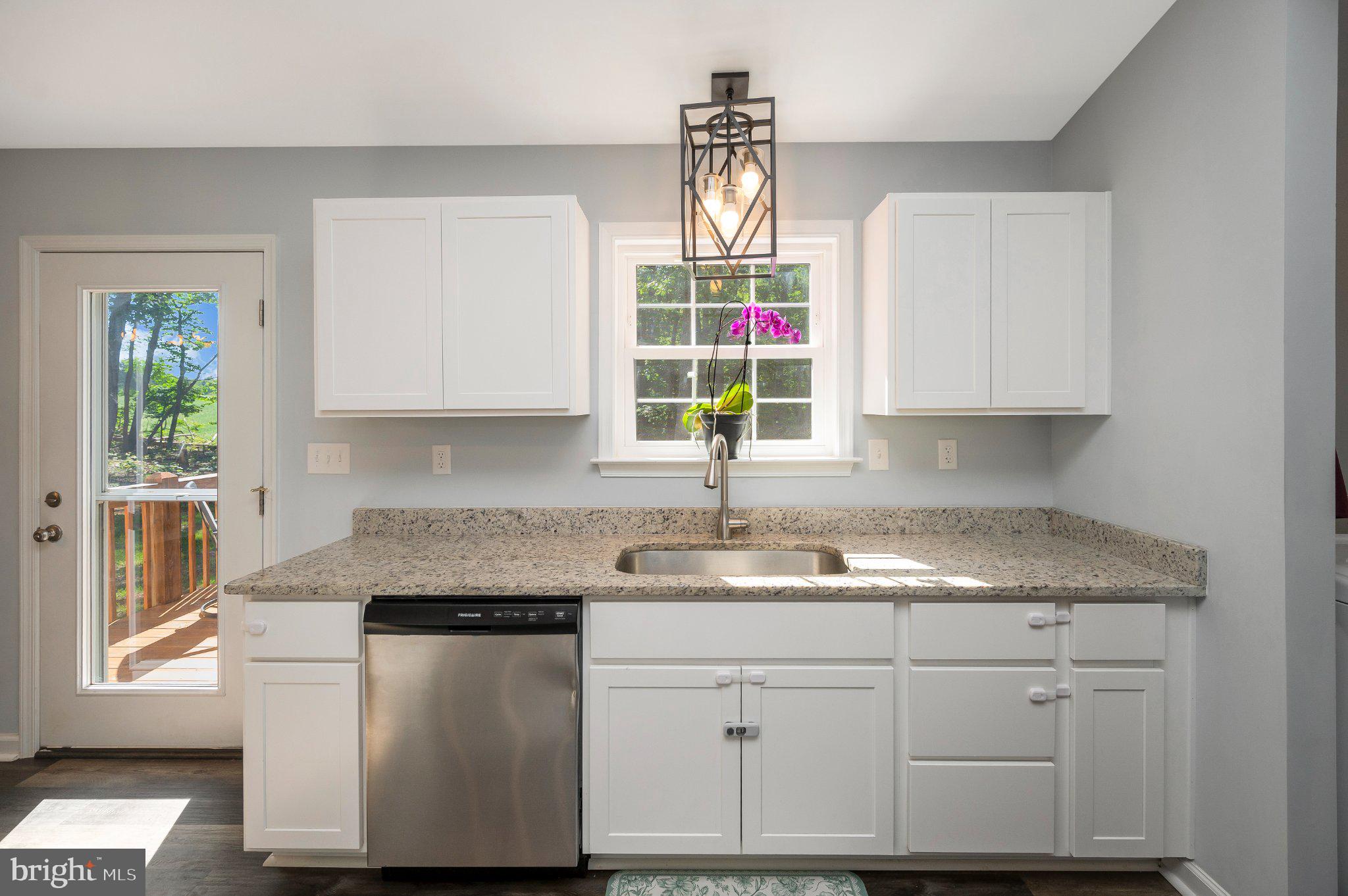 28282 Tatum Road Unionville, VA 22567 - Photo 20 of 52 Bright and airy kitchen oasis.