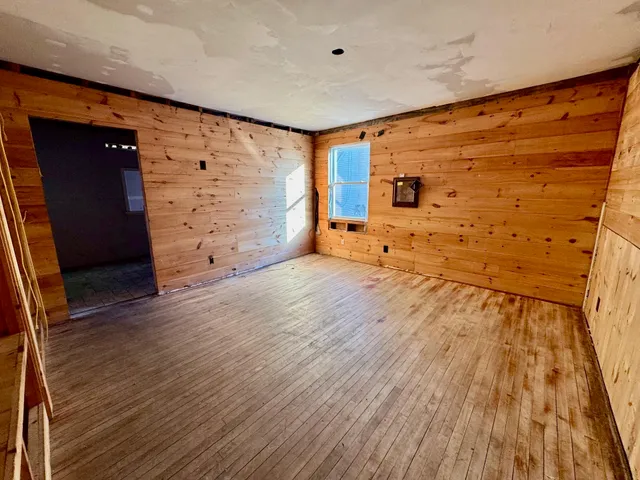 $70,000 | 58 Pearl Street, Claremont, NH 03743