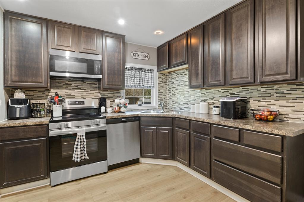 414 Lindsey Street Daingerfield, TX 75638 - Photo 11 of 19