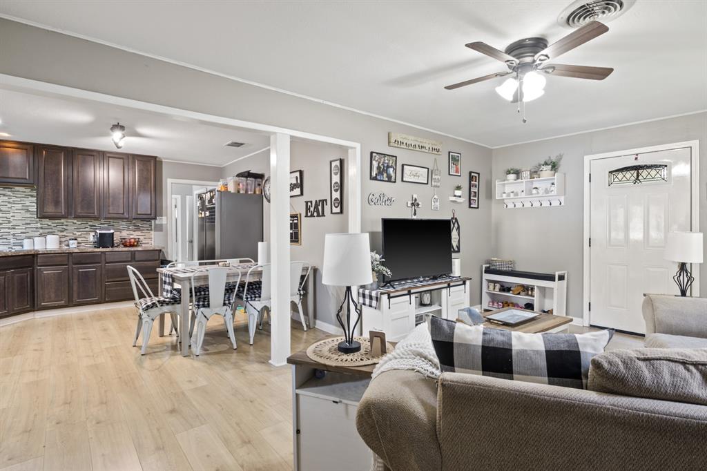 414 Lindsey Street Daingerfield, TX 75638 - Photo 8 of 19