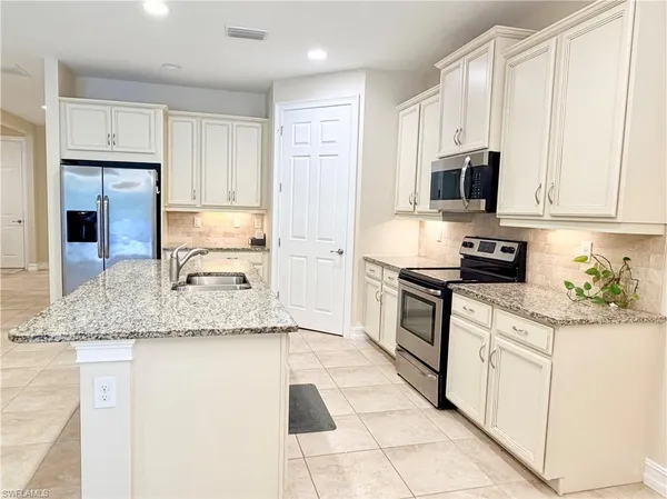 $4,200 | 16432 Aberdeen Way, Naples, FL 34110