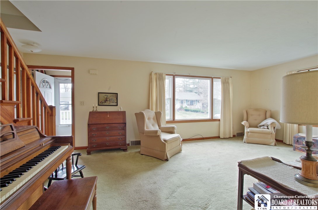 11 Snell Place Jamestown, NY 14701 - Photo 4 of 21