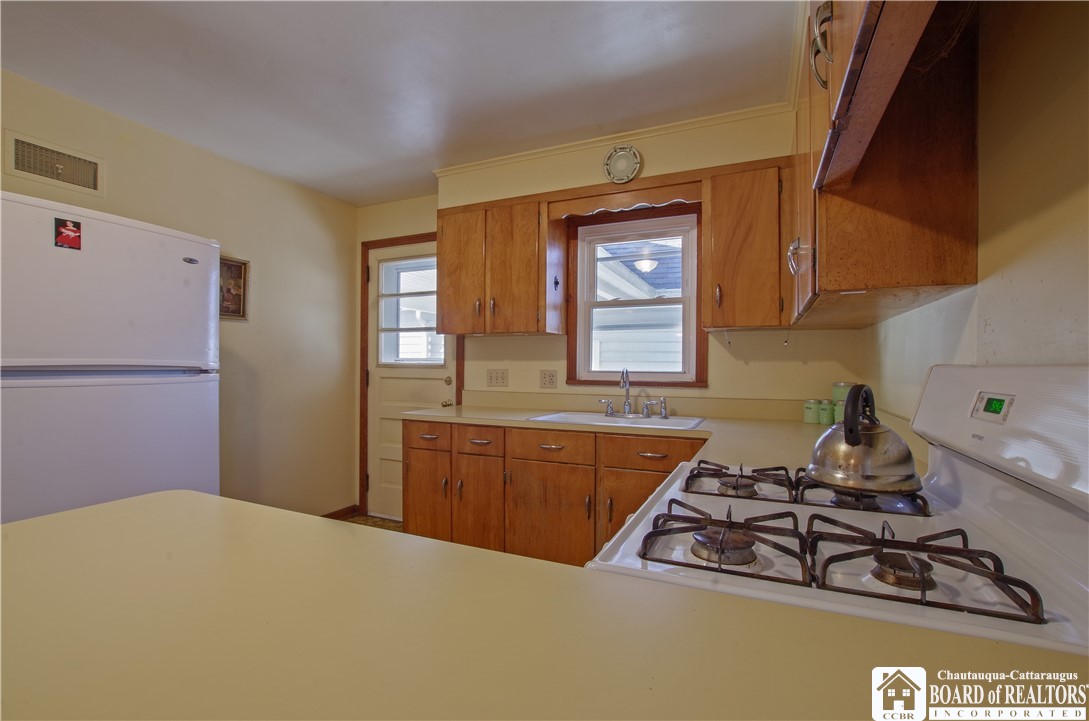 11 Snell Place Jamestown, NY 14701 - Photo 9 of 21