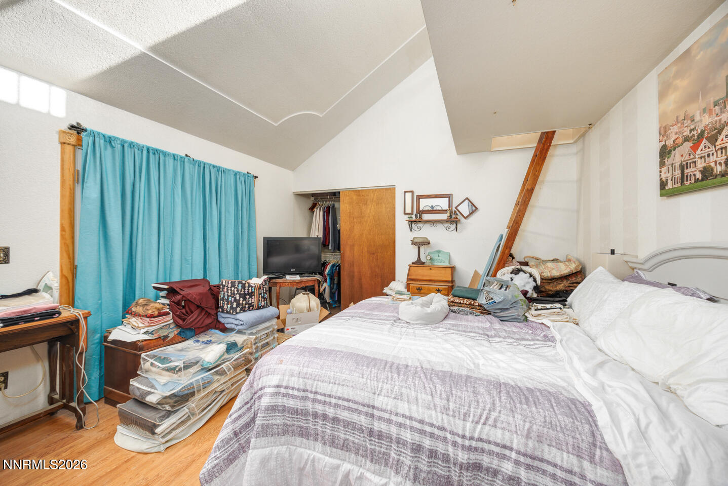 2000 Trails End Fallon, NV 89406 - Photo 12 of 20 a bedroom with bed and a window