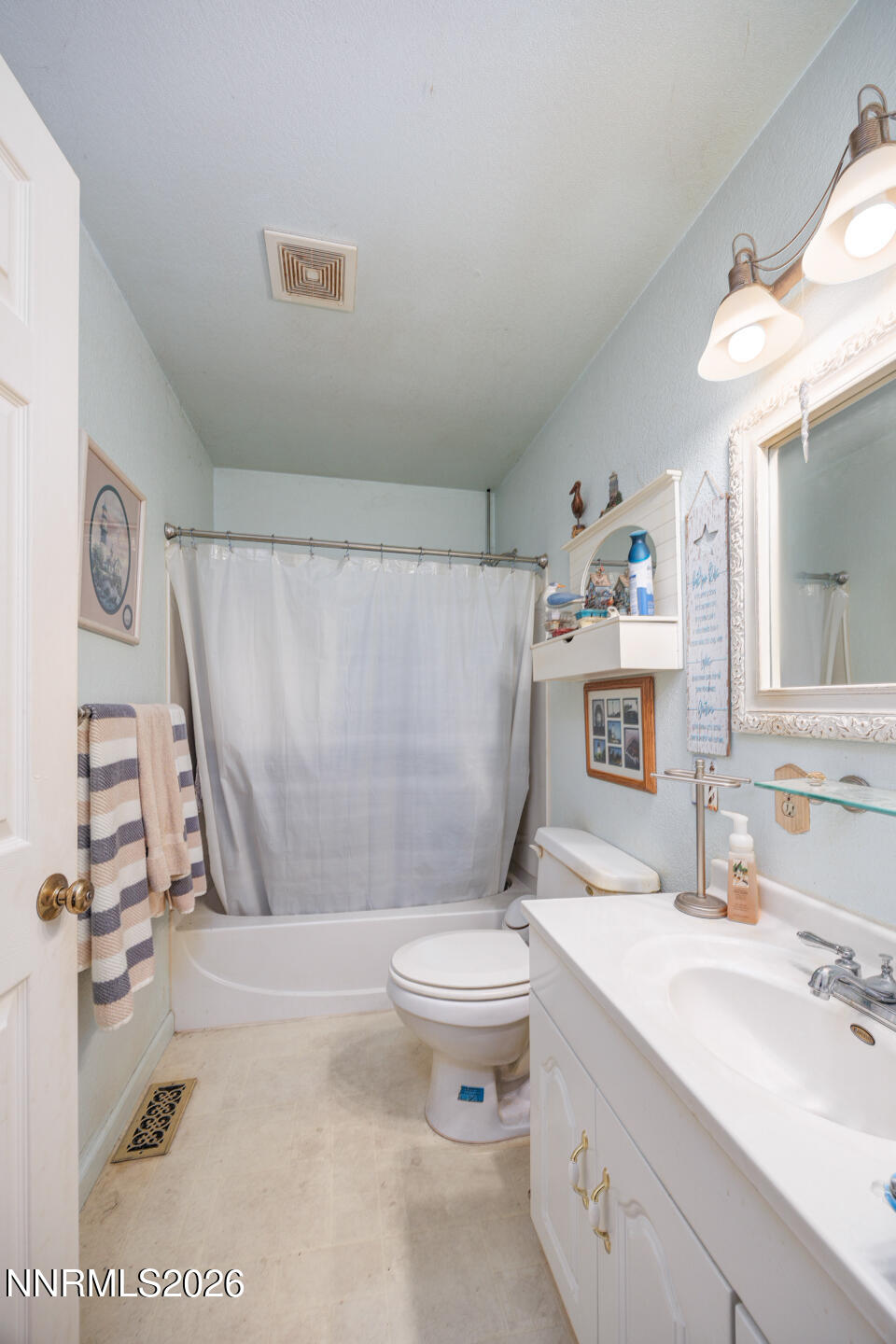 2000 Trails End Fallon, NV 89406 - Photo 8 of 20 a bathroom with a sink toilet and shower