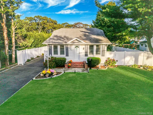 $700,000 | 485 3rd Avenue, Bayport, NY 11705