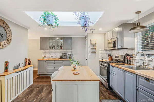 a kitchen that has a lot of cabinets in it