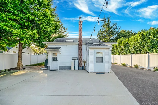 $700,000 | 485 3rd Avenue, Bayport, NY 11705