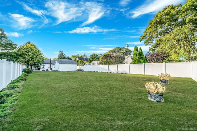 $700,000 | 485 3rd Avenue, Bayport, NY 11705