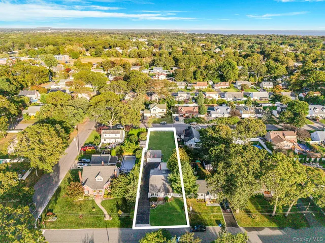 $700,000 | 485 3rd Avenue, Bayport, NY 11705