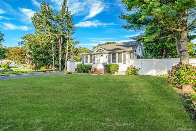 $700,000 | 485 3rd Avenue, Bayport, NY 11705