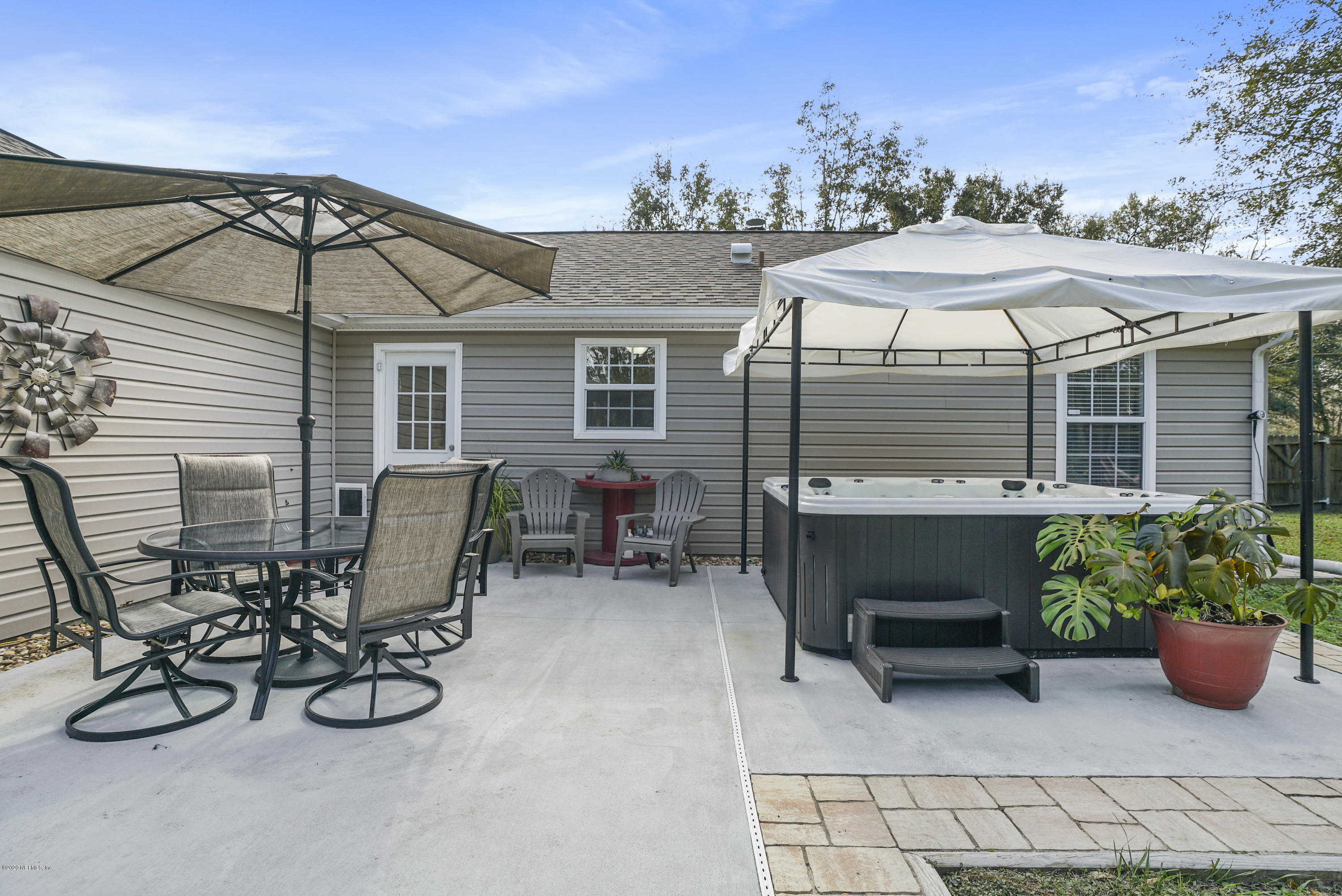 4914 Vogel Road St. Augustine, FL 32092 - Photo 3 of 47 Patio with Dining space and Spa
