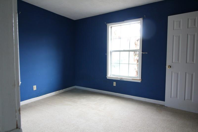 488 Hugh Hunter Road Oak Grove, KY 42262 - Photo 9 of 10 an empty room with a window
