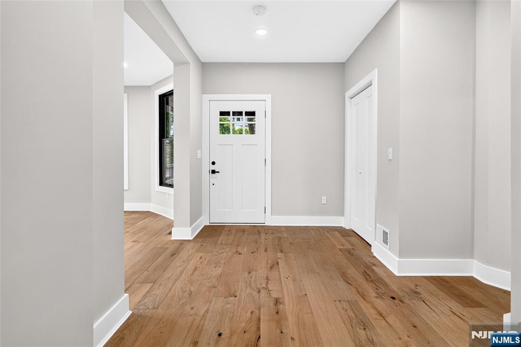 447 Queen Anne Road Teaneck, NJ 07666 - Photo 5 of 50