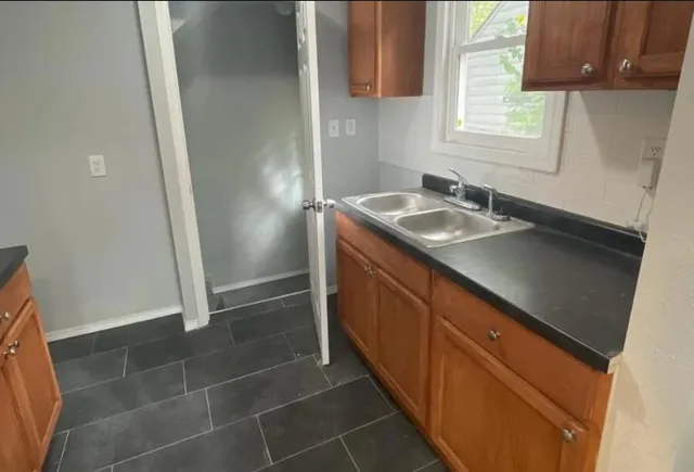 $1,200 | 19344 Bradford Avenue, Detroit, MI 48205