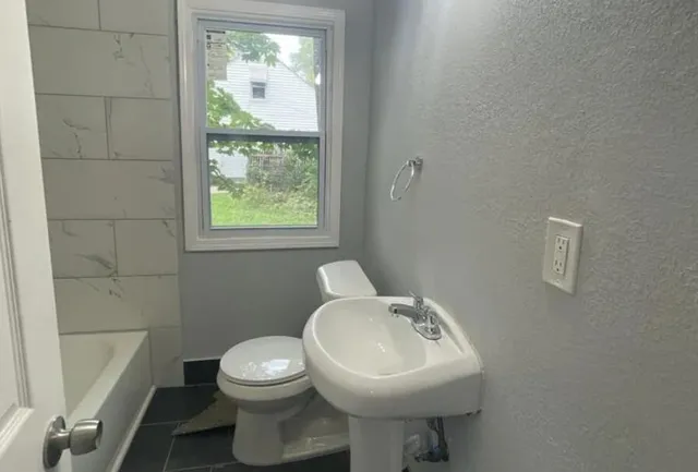 $1,200 | 19344 Bradford Avenue, Detroit, MI 48205