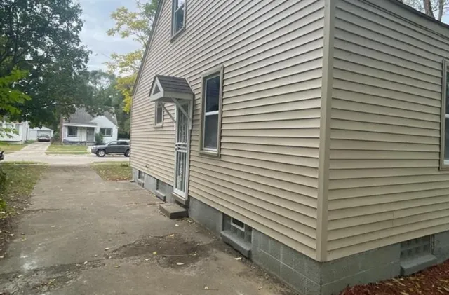 $1,200 | 19344 Bradford Avenue, Detroit, MI 48205