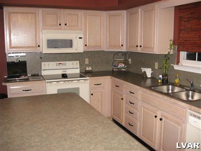 4435 Steuben Road Bethlehem, PA 18020 - Photo 13 of 30 Main Kitchen
