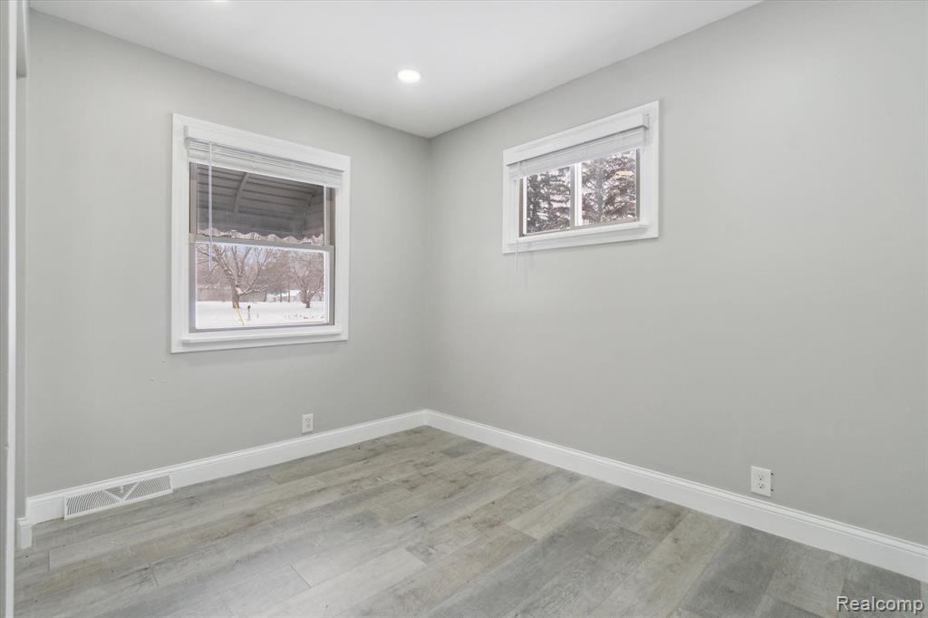 4214 North Linden Road Flint, MI 48504 - Photo 14 of 27