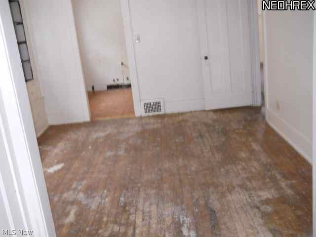 929 Helmsdale Road Cleveland Heights, OH 44112 - Photo 3 of 10