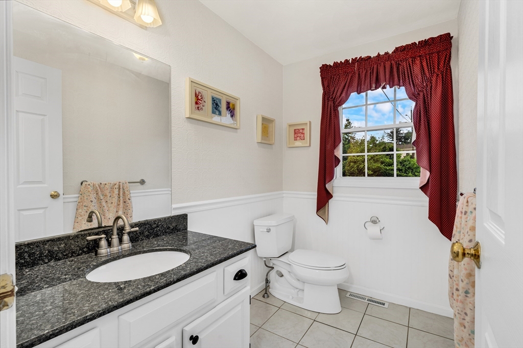 15 Aberdeen Road Methuen, MA 01844 - Photo 23 of 34