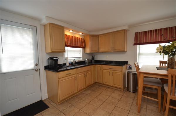 60 Maple Street Middleton, MA 01949 - Photo 3 of 25 Gallery Image 3